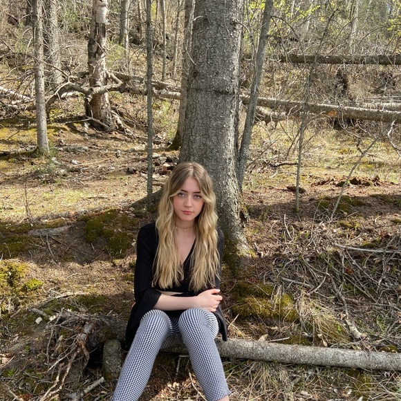 Meet your Posher, Paris - Picture 1 of 2